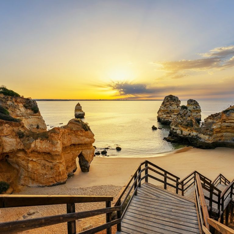 Portugal Algarve rotskust strand september 2026